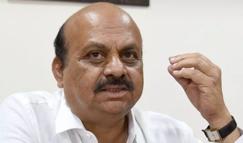 జనతాదళ్ స్కూల్ నుంచి బొమ్మై జనతాదళ్ స్కూల్ నుంచి బొమ్మై