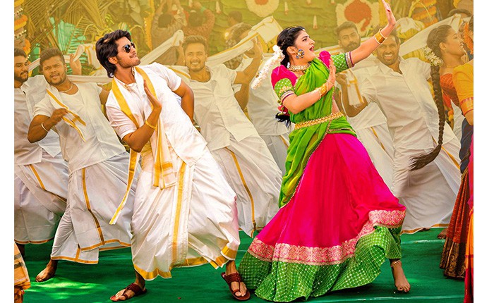 సెప్టెంబర్లో విడుదలకు సిద్ధమవుతోన్న దర్శకేంద్రుడు కె.రాఘవేంద్రరావు `పెళ్లి సందD`... టైటిల్ సాంగ్ విడుదల సెప్టెంబర్లో విడుదలకు సిద్ధమవుతోన్న దర్శకేంద్రుడు కె.రాఘవేంద్రరావు `పెళ్లి సందD`... టైటిల్ సాంగ్ విడుదల