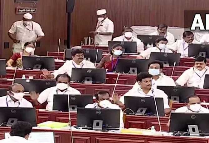 వ్యవసాయ చట్టాలను వెనక్కి తీసుకోవాలి: తమిళనాడు అసెంబ్లీ తీర్మానం వ్యవసాయ చట్టాలను వెనక్కి తీసుకోవాలి: తమిళనాడు అసెంబ్లీ తీర్మానం
