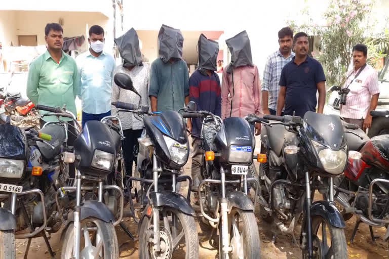 బైకు దొంగలు ఆరెస్టు బైకు దొంగలు ఆరెస్టు