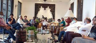 ఏపీ సీఎం జగన్ తో భేటీ విషయమై మెగాస్టార్ ఆధ్వర్యంలో సినీ ప్రముఖుల భేటీ ఏపీ సీఎం జగన్ తో భేటీ విషయమై మెగాస్టార్ ఆధ్వర్యంలో సినీ ప్రముఖుల భేటీ