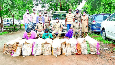 రూ.60 లక్షలు విలువైన గంజాయి స్వాధీనం రూ.60 లక్షలు విలువైన గంజాయి స్వాధీనం