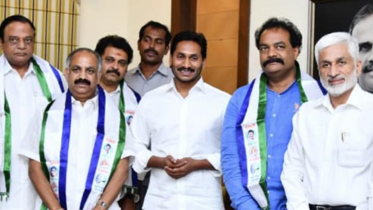 వ్యాపారాలే లక్ష్యంగా నేతలు వ్యాపారాలే లక్ష్యంగా నేతలు