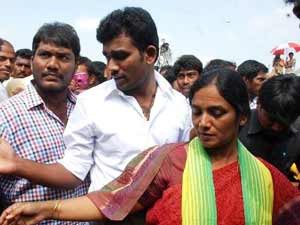 రెండు నియోజకవర్గాల్లో శ్రీరామ్ పాదయాత్ర రెండు నియోజకవర్గాల్లో శ్రీరామ్ పాదయాత్ర