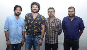 స్టార్ డైరెక్టర్ కొరటాల శివ సమర్పణలో అరుణాచల క్రియేషన్స్ బ్యానర్పై ... లాంచనంగా ప్రారంభమైన వెర్సటైల్ యాక్టర్ సత్యదేవ్ 25వ చిత్రం స్టార్ డైరెక్టర్ కొరటాల శివ సమర్పణలో అరుణాచల క్రియేషన్స్ బ్యానర్పై ... లాంచనంగా ప్రారంభమైన వెర్సటైల్ యాక్టర్ సత్యదేవ్ 25వ చిత్రం