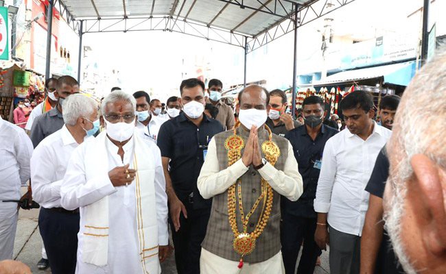 తిరుపతి చేరుకున్న లోక్ సభ స్పీకర్ తిరుపతి చేరుకున్న లోక్ సభ స్పీకర్
