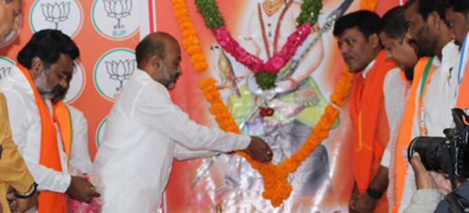 ప్రజా సంగ్రామ యాత్రకు తరలి వెళ్ళిన బిజెపి నాయకులు ప్రజా సంగ్రామ యాత్రకు తరలి వెళ్ళిన బిజెపి నాయకులు