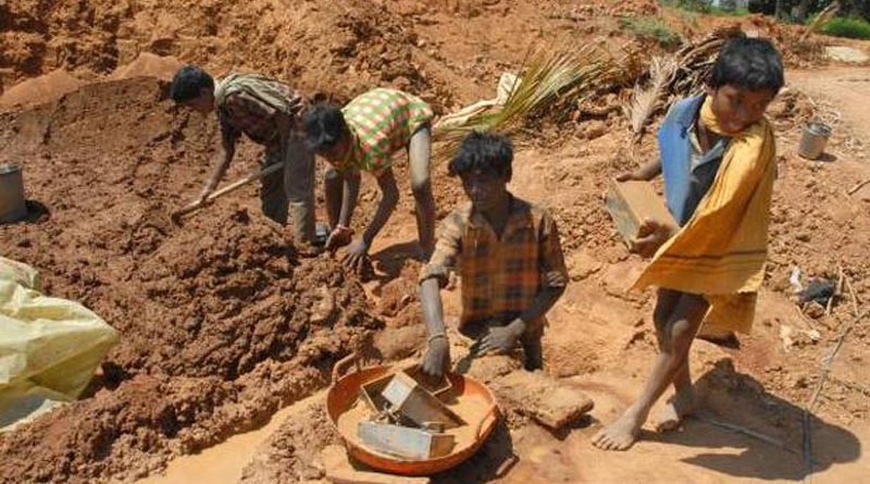 ఇటుక బట్టిల్లో మగ్గుతున్న బాల్యం ఇటుక బట్టిల్లో మగ్గుతున్న బాల్యం