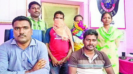 మహిళ హత్యకేసులో ఒకరు ఆరెస్టు మహిళ హత్యకేసులో ఒకరు ఆరెస్టు