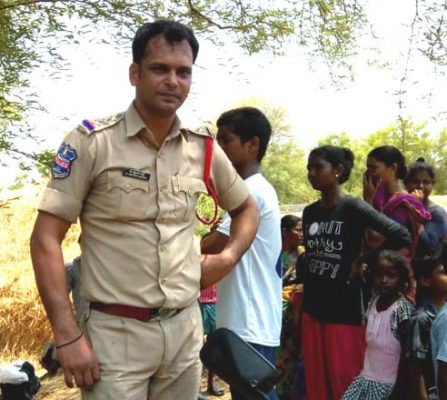నాలుగు గ్రామాలకు ఓ పోలీస్ కరీంనగర్ నాలుగు గ్రామాలకు ఓ పోలీస్ కరీంనగర్