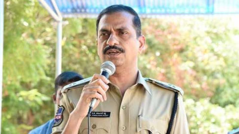 భారీచోరీ గా "యాక్షన్"...పోలీసుల కౌంటర్ "రియాక్షన్" దొంగతనం జరిగినట్లు చిత్రీకరణ భారీచోరీ గా "యాక్షన్"...పోలీసుల కౌంటర్ "రియాక్షన్" దొంగతనం జరిగినట్లు చిత్రీకరణ