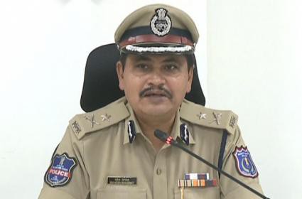 టాస్క్ ఫోర్స్ పోలీసులమని చెప్పి పెప్పర్ స్ప్రే తో పెట్రోలింగ్ సిబ్బంది పై దాడి టాస్క్ ఫోర్స్ పోలీసులమని చెప్పి పెప్పర్ స్ప్రే తో పెట్రోలింగ్ సిబ్బంది పై దాడి