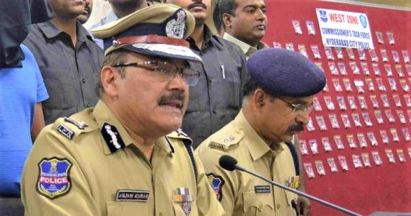 గతేడాదితో పోల్చితే ఈ ఏడాది 9 శాతం నేరాలు తగ్గాయి నగర పోలీసు కమిషనర్ అంజనీ కుమార్ గతేడాదితో పోల్చితే ఈ ఏడాది 9 శాతం నేరాలు తగ్గాయి నగర పోలీసు కమిషనర్ అంజనీ కుమార్