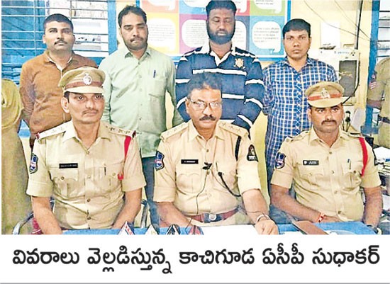 నలుగురు దోపిడిదారుల ఆరెస్టు హైదరాబాద్ నలుగురు దోపిడిదారుల ఆరెస్టు హైదరాబాద్
