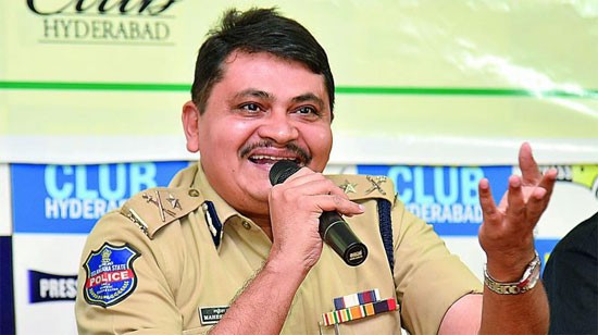 అబ్బాయిలకు గౌరవించడం నేర్పండి అబ్బాయిలకు గౌరవించడం నేర్పండి