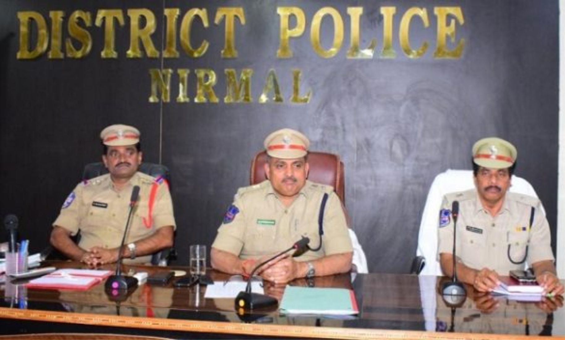 అత్యవసర ఫిర్యాదులు వస్తే ఆన్ లైన్ లో నమోదు చేయాలి రిసెప్షన్ అధికారులకు జిల్లా ఎస్పీ సి.శశిధర్ రాజు ఆదేశాలు అత్యవసర ఫిర్యాదులు వస్తే ఆన్ లైన్ లో నమోదు చేయాలి రిసెప్షన్ అధికారులకు జిల్లా ఎస్పీ సి.శశిధర్ రాజు ఆదేశాలు