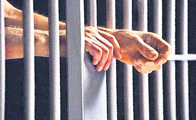 అసాంఘిక కార్యకలాపాలకు, హత్యా యత్నాలకు పాల్పడిన వ్యక్తి పై పిడియాక్ట్ నమోదు అసాంఘిక కార్యకలాపాలకు, హత్యా యత్నాలకు పాల్పడిన వ్యక్తి పై పిడియాక్ట్ నమోదు