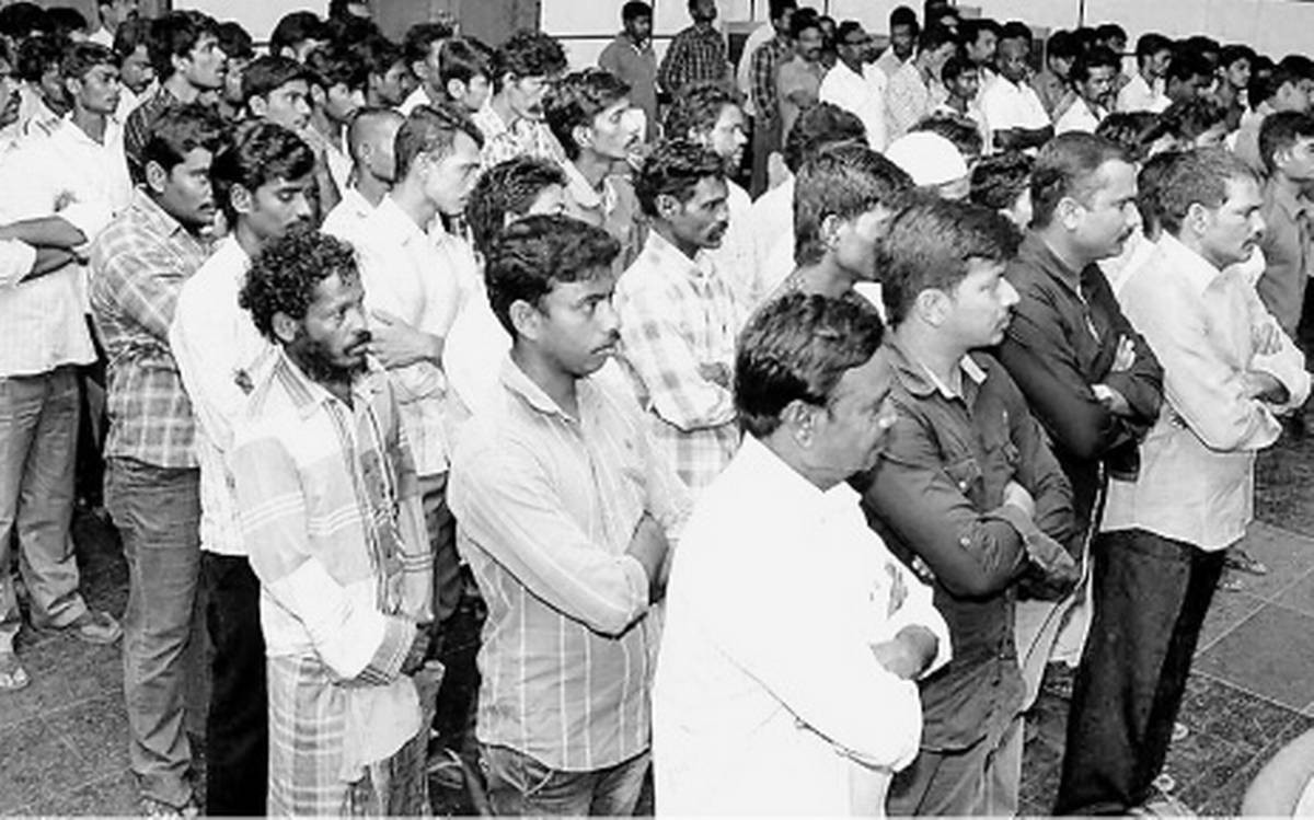 నెల్లూరు నగరంలో పోలీసుల రౌడీ మేళా! నెల్లూరు నగరంలో పోలీసుల రౌడీ మేళా!