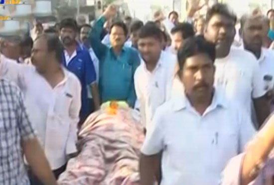 మనోవేదనతో ఆత్మహత్య చేసుకున్న మరో ఆర్టీసీ ఉద్యోగి మనోవేదనతో ఆత్మహత్య చేసుకున్న మరో ఆర్టీసీ ఉద్యోగి