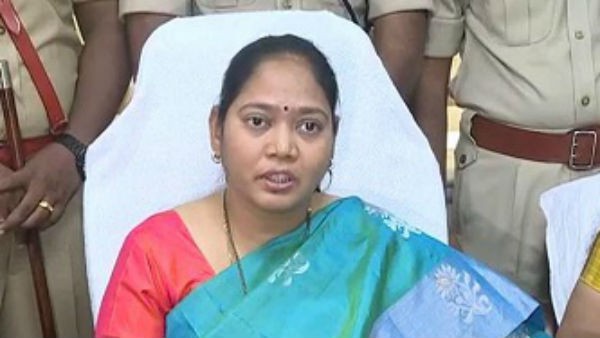 పాపం పండిందంటూ... భగవద్గీత ప్రస్తావన మంత్రి సుచరిత కామెంట్స్ పాపం పండిందంటూ... భగవద్గీత ప్రస్తావన మంత్రి సుచరిత కామెంట్స్