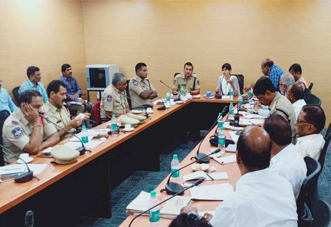 ఓఆర్ఆర్ లో అడగడుగునా నిఘా ఓఆర్ఆర్ లో అడగడుగునా నిఘా