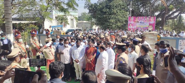 కేశంపేట పోలీసు స్టేషన్ ప్రారంభించిన మంత్రి మహమూద్ అలీ కేశంపేట పోలీసు స్టేషన్ ప్రారంభించిన మంత్రి మహమూద్ అలీ