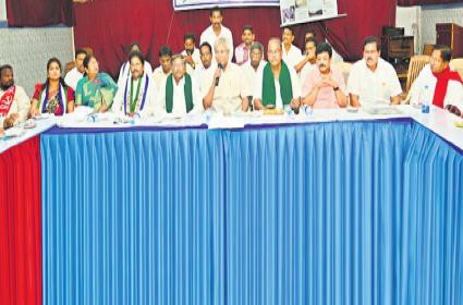 పోలవరం ప్రాజెక్టు నిధులు కోసం అఖిలపక్షాన్ని ఢిల్లీకి తీసుకెళ్లాలి పోలవరం ప్రాజెక్టు నిధులు కోసం అఖిలపక్షాన్ని ఢిల్లీకి తీసుకెళ్లాలి
