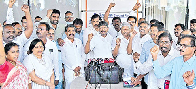 మమ అనిపిస్తున్న భేటీలు మమ అనిపిస్తున్న భేటీలు