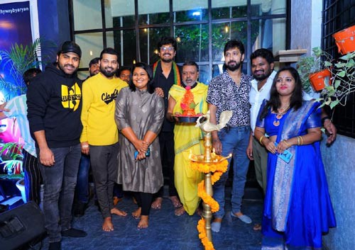 హెల్తీవే రెస్టారెంట్ 2వ బ్రాంచ్ బంజారా హిల్స్లో ప్రారంభం ప్రారంభించిన నటుడు శర్వానంద్ & డైరెక్టర్ బాబి హెల్తీవే రెస్టారెంట్ 2వ బ్రాంచ్ బంజారా హిల్స్లో ప్రారంభం ప్రారంభించిన నటుడు శర్వానంద్ & డైరెక్టర్ బాబి