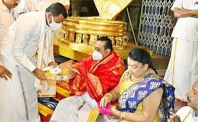 శ్రీవారిని దర్శించుకున్న శ్రీలంక ప్రధాని మహింద రాజపక్సే శ్రీవారిని దర్శించుకున్న శ్రీలంక ప్రధాని మహింద రాజపక్సే