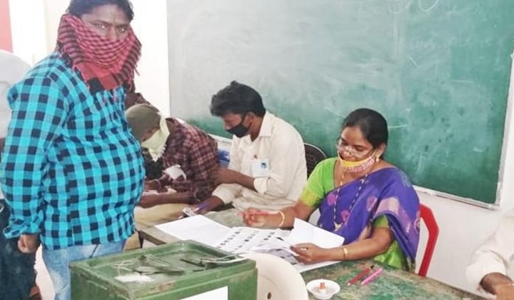 టీచర్ల ఎన్నికల విధులకు దూరం చేసే వ్యూహమా ? టీచర్ల ఎన్నికల విధులకు దూరం చేసే వ్యూహమా ?