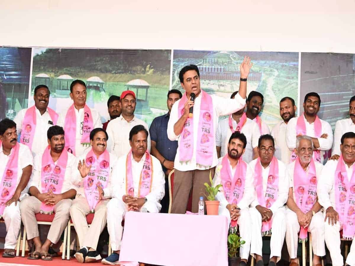 హస్తిన బాటలో గులాబీ వయా బెంగళూరు హస్తిన బాటలో గులాబీ వయా బెంగళూరు