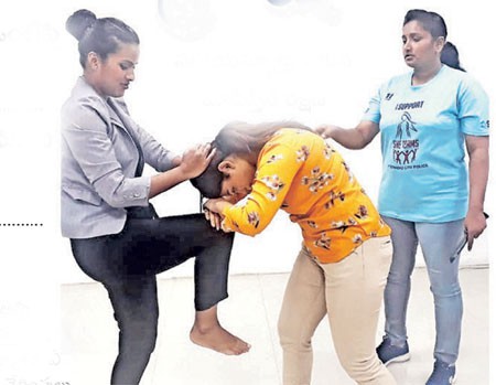 ప్రతి ఆడపిల్ల ఆత్మరక్షణ శిక్షణ తీసుకోవాలి :రాష్ట్ర గవర్నర్ తమిళి సై సౌందర్యారాజన్ ప్రతి ఆడపిల్ల ఆత్మరక్షణ శిక్షణ తీసుకోవాలి :రాష్ట్ర గవర్నర్ తమిళి సై సౌందర్యారాజన్