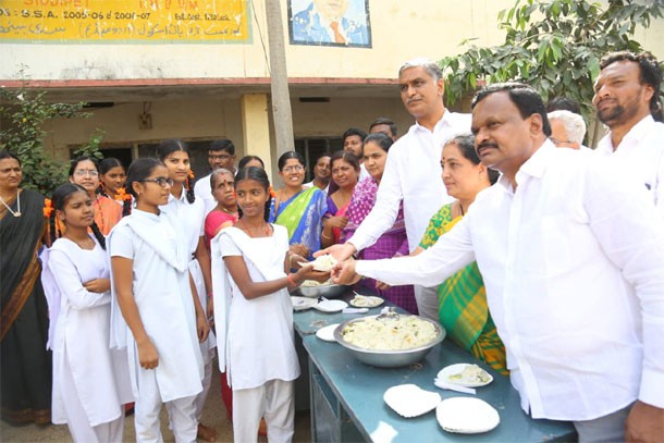 టిఫిన్ – ట్యూషన్ ను ప్రారంభించిన మంత్రి హరీష్ రావు టిఫిన్ – ట్యూషన్ ను ప్రారంభించిన మంత్రి హరీష్ రావు