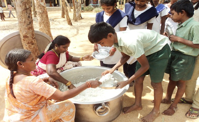 ప్రాణం మీదకు మధ్యాహ్న భోజన పథకం ప్రాణం మీదకు మధ్యాహ్న భోజన పథకం