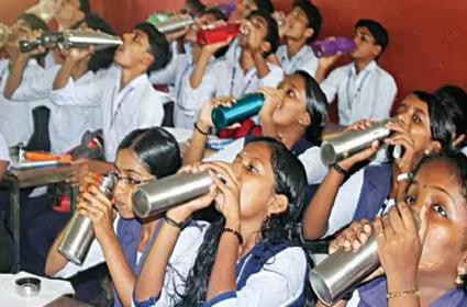 బడి గంట తో పాటు నీళ్ల గంట మొగాలి... బడి గంట తో పాటు నీళ్ల గంట మొగాలి...