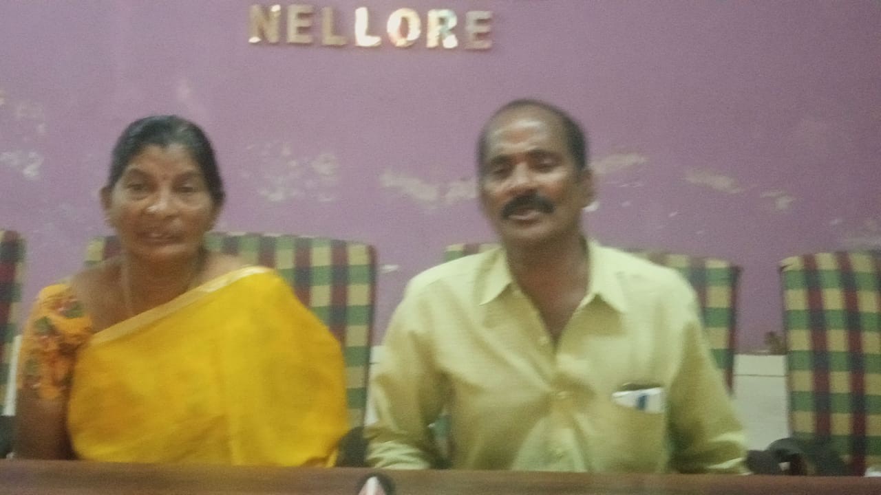 ఉప్పు చంద్రశేఖర్ నుంచి ప్రాణ హాని ఉంది మహా ప్రభో విచారించి తగు న్యాయం చేయాలని వినతి ఉప్పు చంద్రశేఖర్ నుంచి ప్రాణ హాని ఉంది మహా ప్రభో విచారించి తగు న్యాయం చేయాలని వినతి