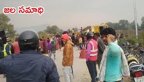 కాల్వలోకి దూసుకెళ్లిన బస్సు : 37 మంది మృతి సీఎం శివరాజ్సింగ్ చౌహాన్ దిగ్ర్భాంతి కాల్వలోకి దూసుకెళ్లిన బస్సు : 37 మంది మృతి సీఎం శివరాజ్సింగ్ చౌహాన్ దిగ్ర్భాంతి