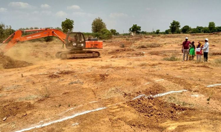 విశాఖలో మొదలైన భూ కబ్జాలు విశాఖలో మొదలైన భూ కబ్జాలు