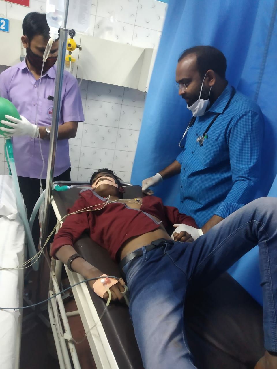 మైనర్ల బైకు డ్రైవింగ్ ముగ్గురికి తీవ్ర గాయలు మైనర్ల బైకు డ్రైవింగ్ ముగ్గురికి తీవ్ర గాయలు