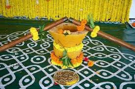 పెళ్లి వేడుకల సమయంలో రోలు, రోకలి వంటివాటిని పూజిస్తారెందుకు? అది దేనికి సంకేతం తెలుసుకుందాం పెళ్లి వేడుకల సమయంలో రోలు, రోకలి వంటివాటిని పూజిస్తారెందుకు? అది దేనికి సంకేతం తెలుసుకుందాం