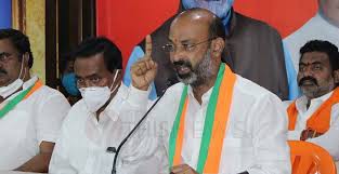 అక్రమాలకు పాల్పడుతున్న సింగరేణి ఎండీ అక్రమాలకు పాల్పడుతున్న సింగరేణి ఎండీ