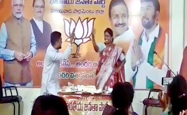 ఏపీ బీజేపీలో ప్రాంతీయ ముఠాలు ఏపీ బీజేపీలో ప్రాంతీయ ముఠాలు