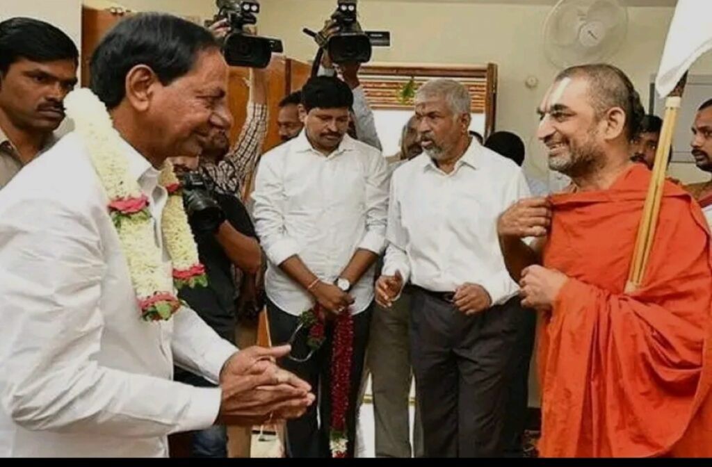 కేసీఆర్, చినజీయర్ మథ్య సమతా చిచ్చు కేసీఆర్, చినజీయర్ మథ్య సమతా చిచ్చు