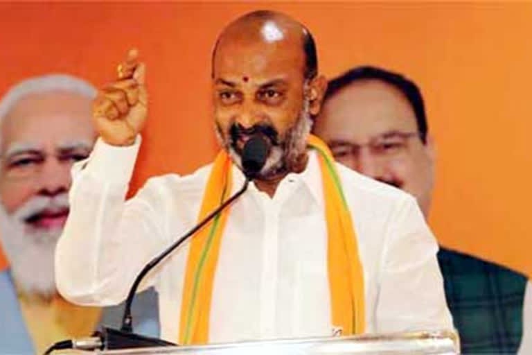 సీఎం వస్తుంటే జనం వణికిపోవాలా? సీఎం వస్తుంటే జనం వణికిపోవాలా?