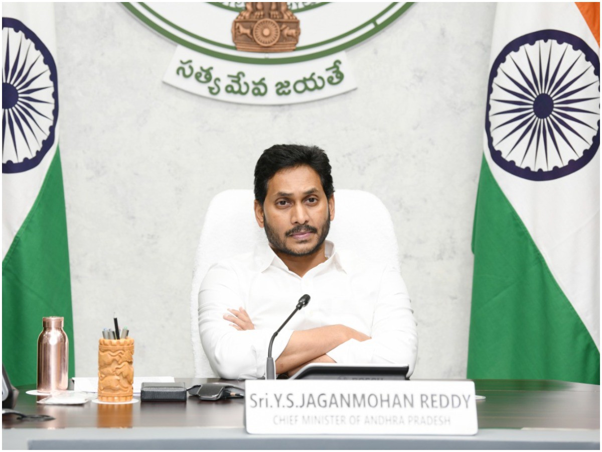 సీఎం జగన్ తో ముగిసిన మంత్రుల కమిటి భేటీ సీఎం జగన్ తో ముగిసిన మంత్రుల కమిటి భేటీ