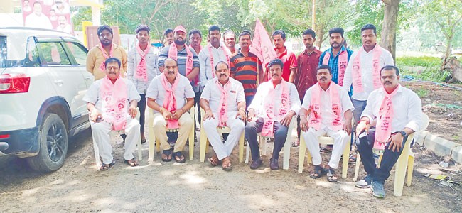 టీఆర్ఎస్ లో భగ్గుమంటున్న వర్గ విబేధాలు టీఆర్ఎస్ లో భగ్గుమంటున్న వర్గ విబేధాలు