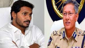 సీఎం జగన్తో డీజీపీ గౌతమ్ సవాంగ్ భేటీ సీఎం జగన్తో డీజీపీ గౌతమ్ సవాంగ్ భేటీ