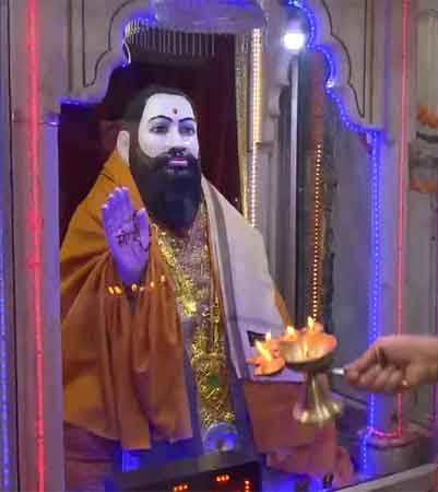 రవిదాస్ విశ్రామ్ ధామ్ మందిరం లో భక్తులతో కలిసి మోదీ కచేరి రవిదాస్ విశ్రామ్ ధామ్ మందిరం లో భక్తులతో కలిసి మోదీ కచేరి