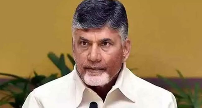 అశోక్బాబు కుటుంబసభ్యులతో ఫోన్లో మాట్లాడిన మాజీ ముఖ్య మంత్రి చంద్రబాబు అశోక్బాబు కుటుంబసభ్యులతో ఫోన్లో మాట్లాడిన మాజీ ముఖ్య మంత్రి చంద్రబాబు